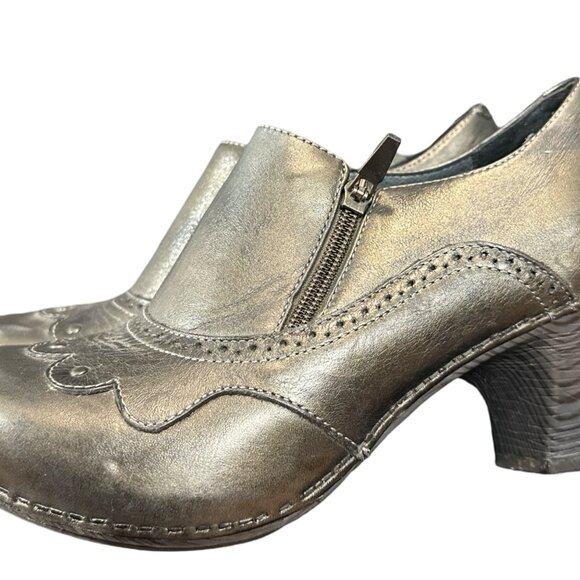 Dark Green Scalloped and Brogue/Wingtip detailed Clog booties. - Picture 3 of 14